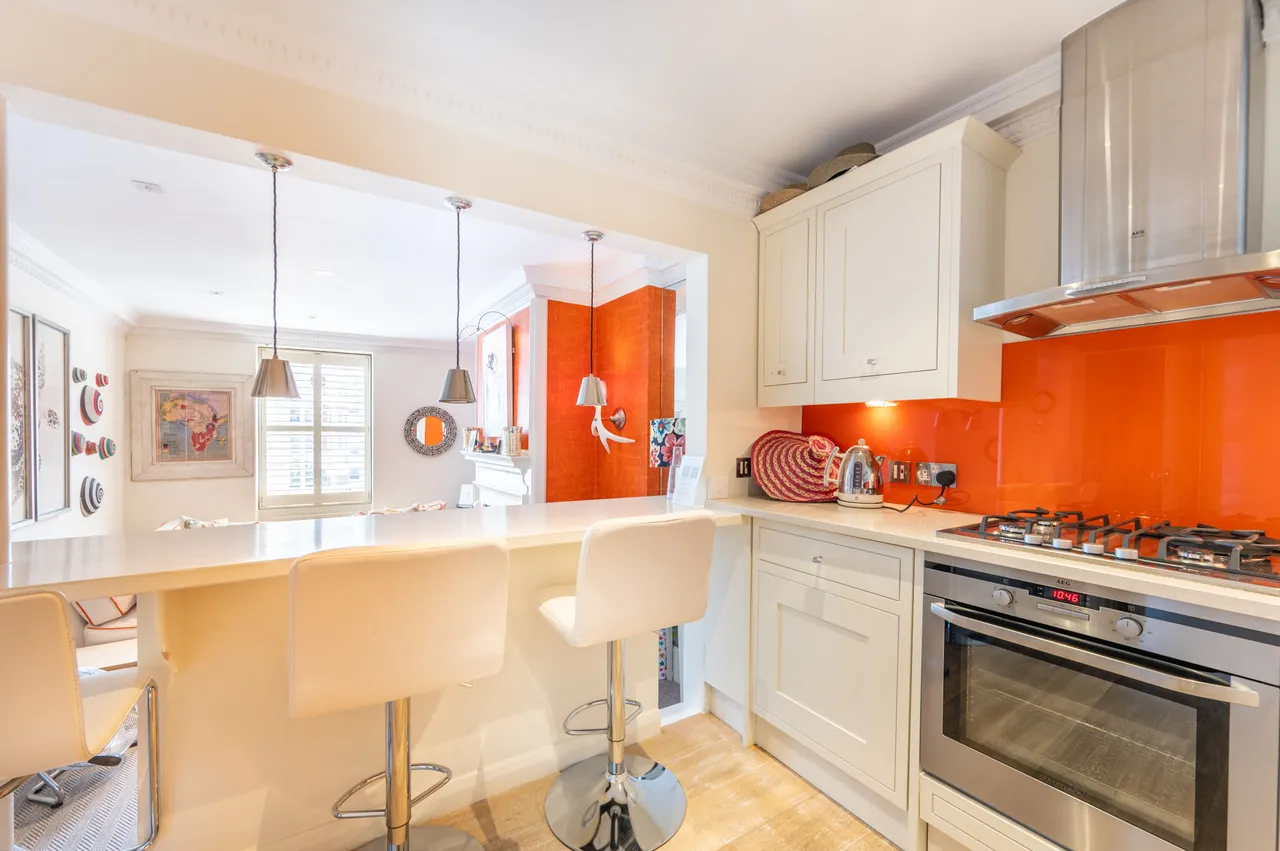 Flat 3, 7 Kensington Church Street, London, photo 4