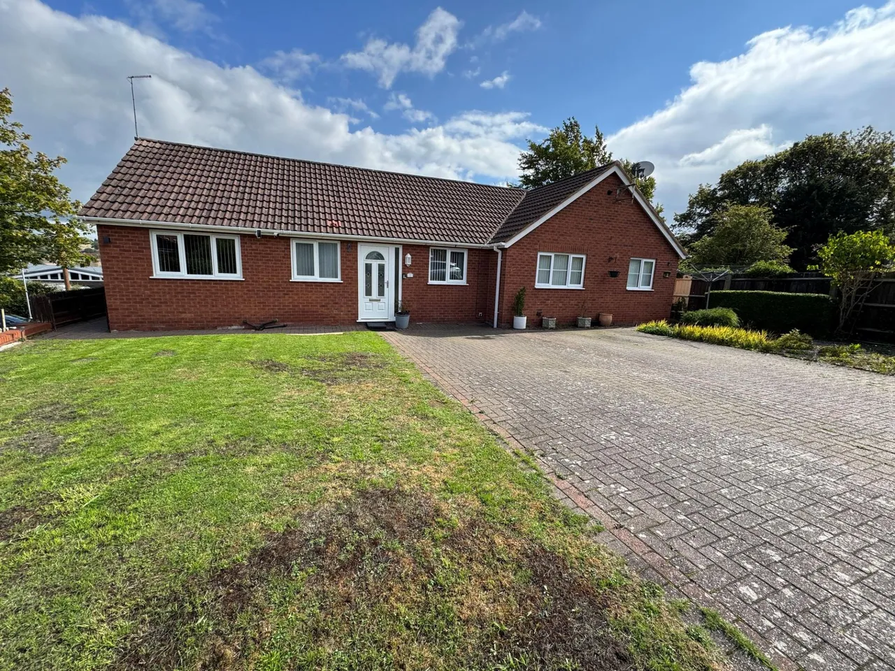 2 bed house for sale, Greensmith Close, Burton-On-Trent, DE15