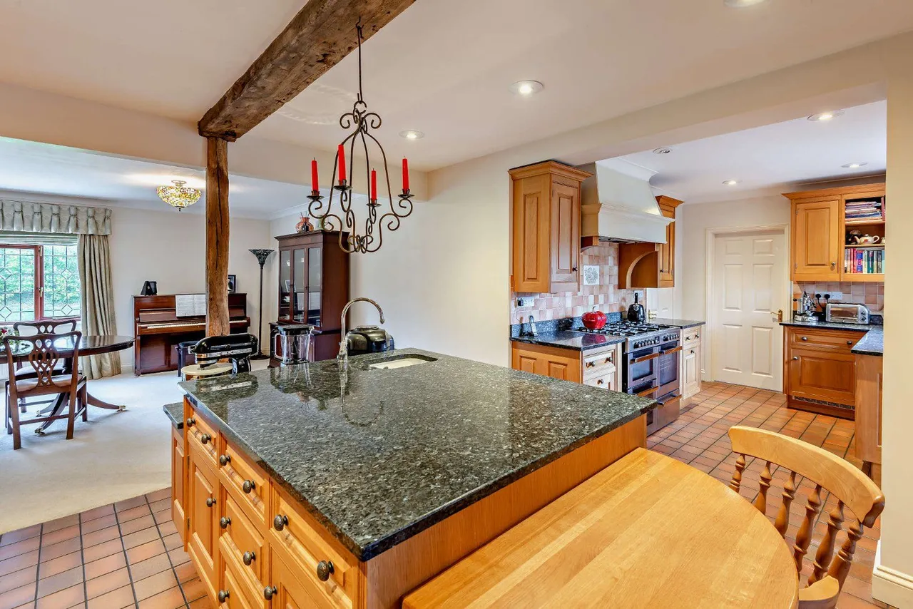 Kelvedon Road, Little Braxted, Essex, CM8 3LE, photo 6