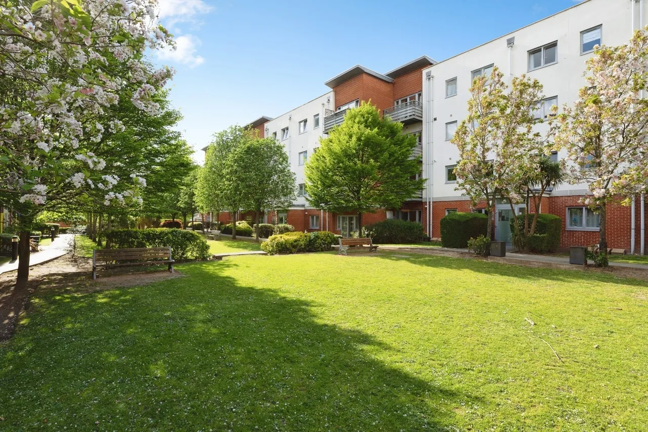 1 bed flat for sale, Hawker Place, London, E17