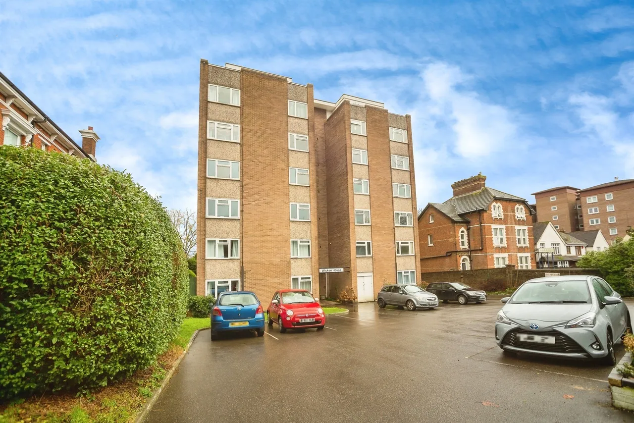 1 bed flat for sale — 60 London Road, Maidstone