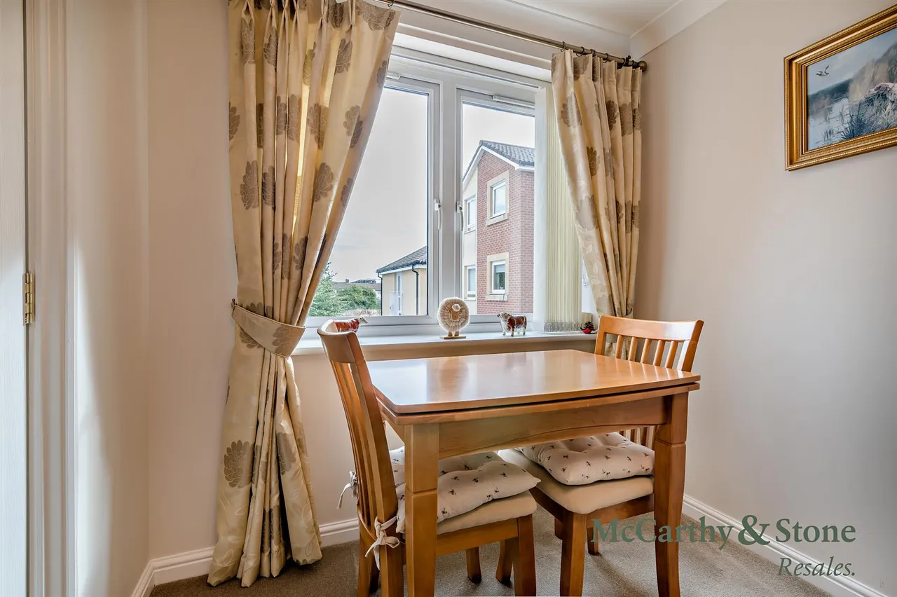Station Road, Worle, BS22, photo 4