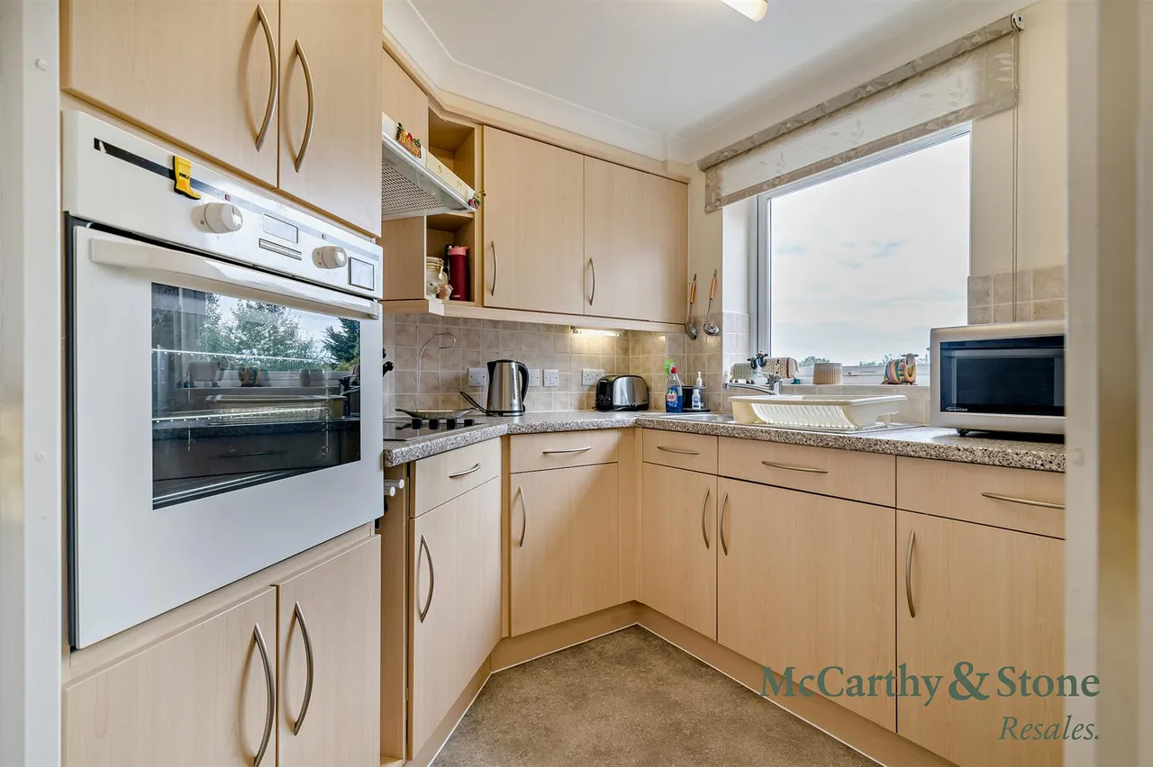 Station Road, Worle, BS22, photo 5