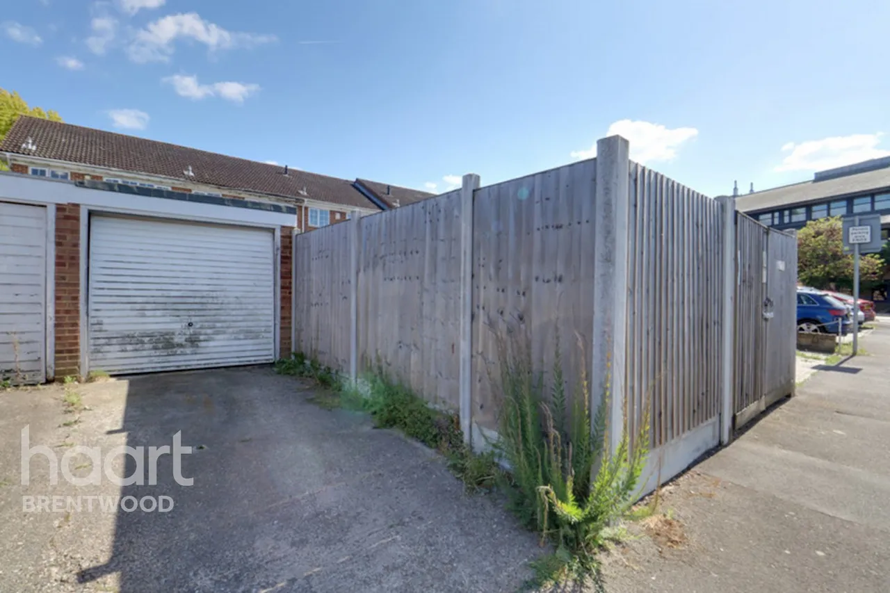 London Road, Brentwood, CM14, photo 16