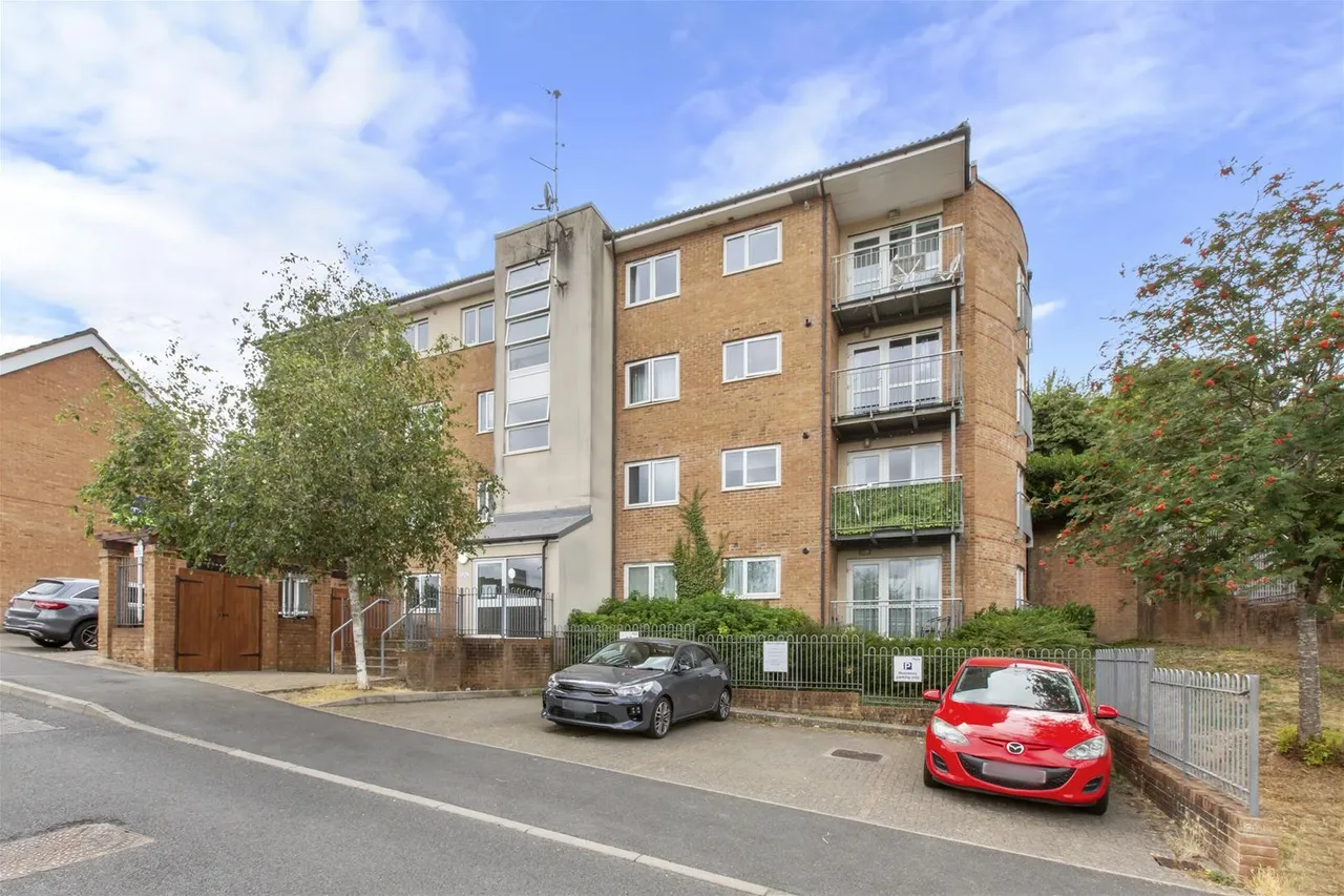 St. Hughs Avenue, High Wycombe, HP13, photo 13