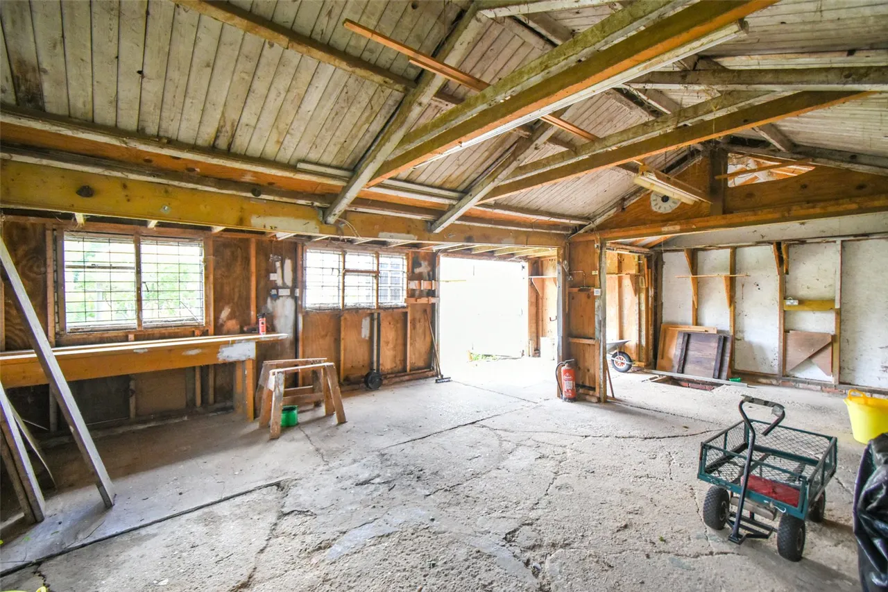 Reading Road, Hook, Hampshire, RG27 9EA, photo 9