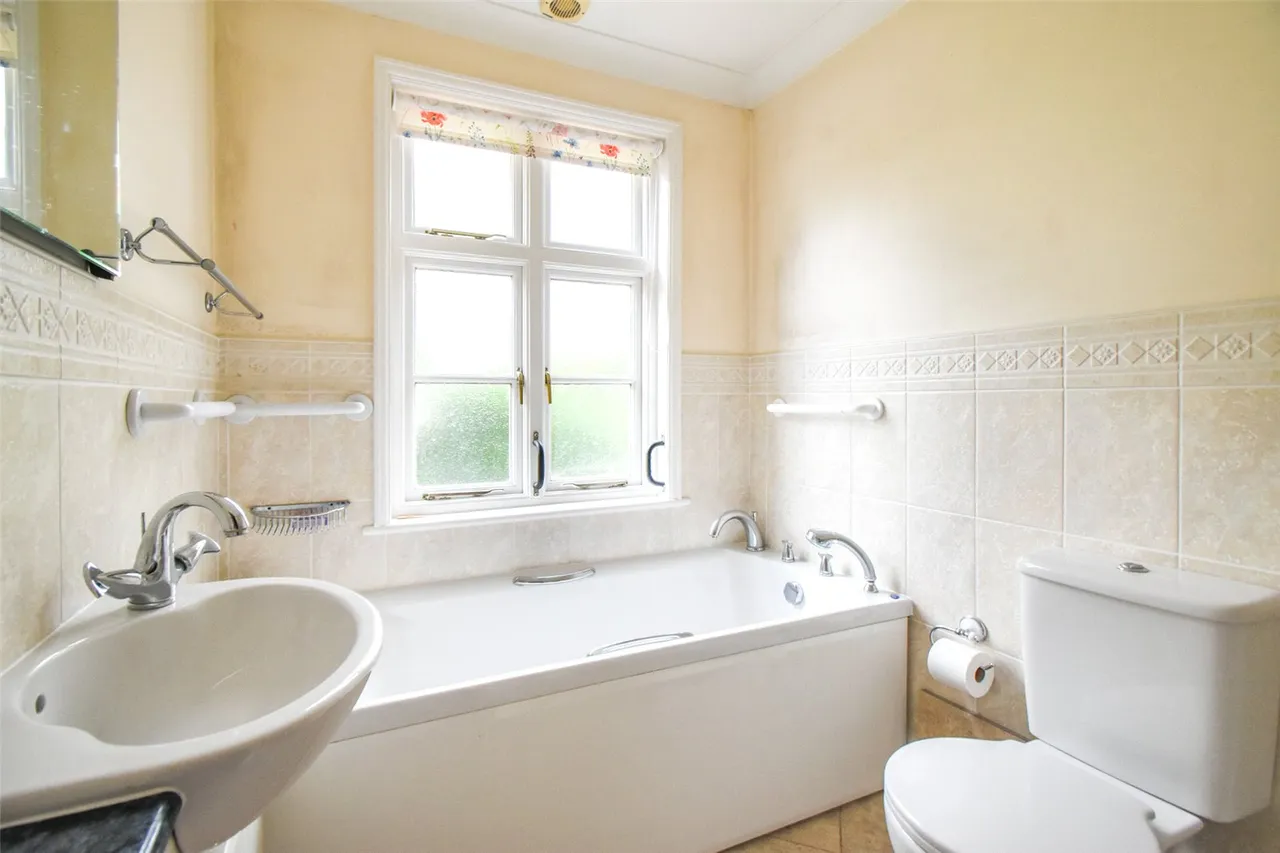 Reading Road, Hook, Hampshire, RG27 9EA, photo 19