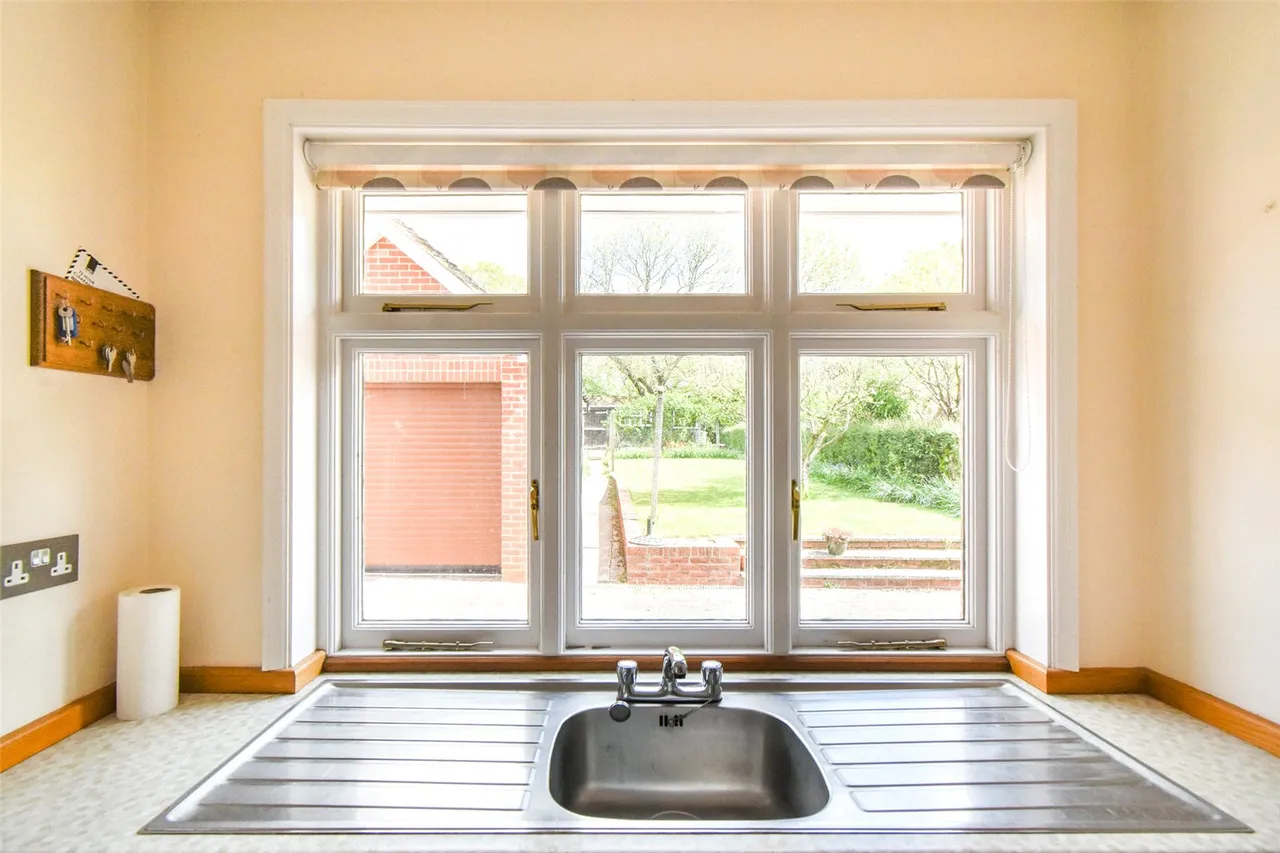 Reading Road, Hook, Hampshire, RG27 9EA, photo 14