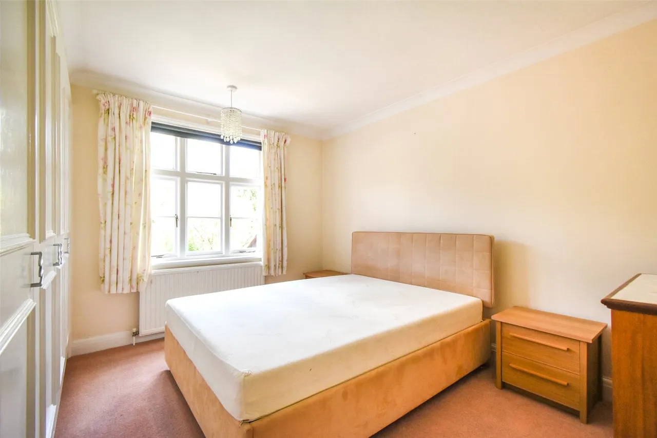 Reading Road, Hook, Hampshire, RG27 9EA, photo 17