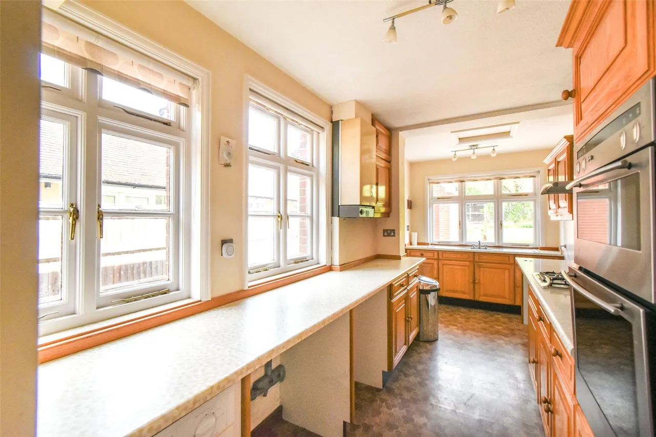 Reading Road, Hook, Hampshire, RG27 9EA, photo 6