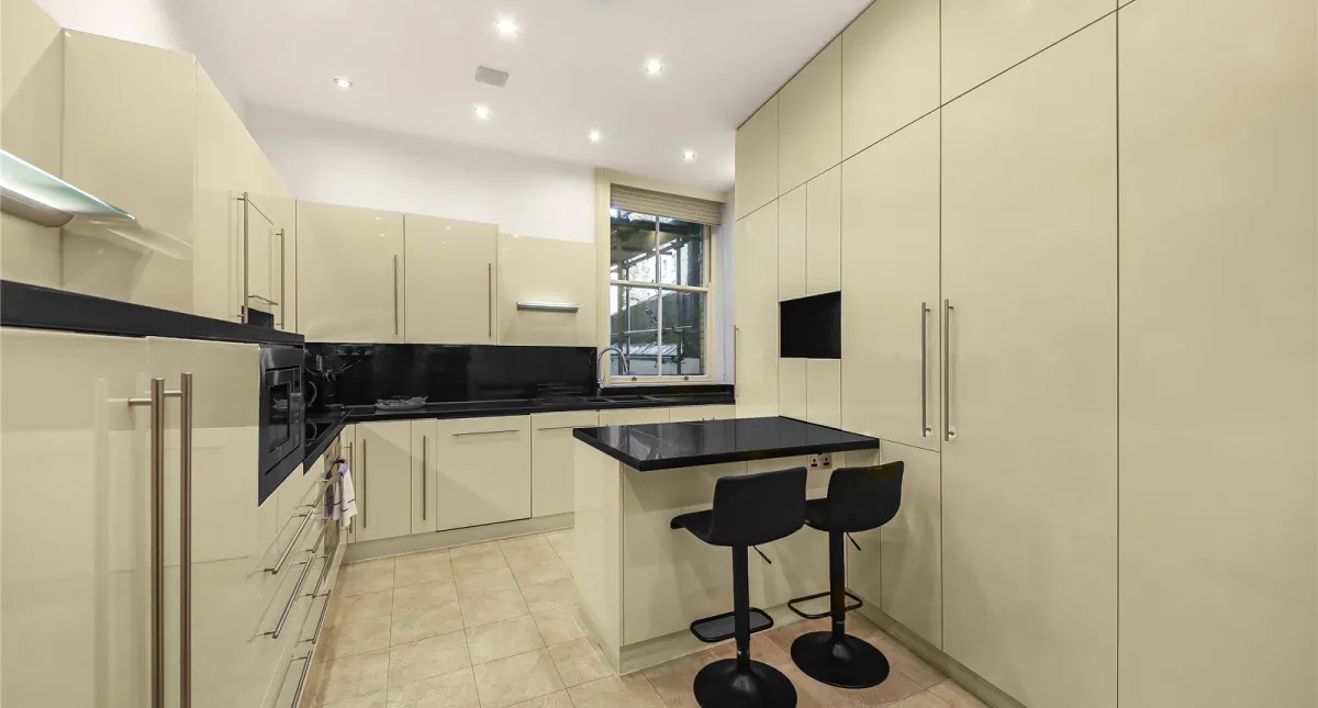 Bedford Court Mansions Bloomsbury ,WC1B, photo 3