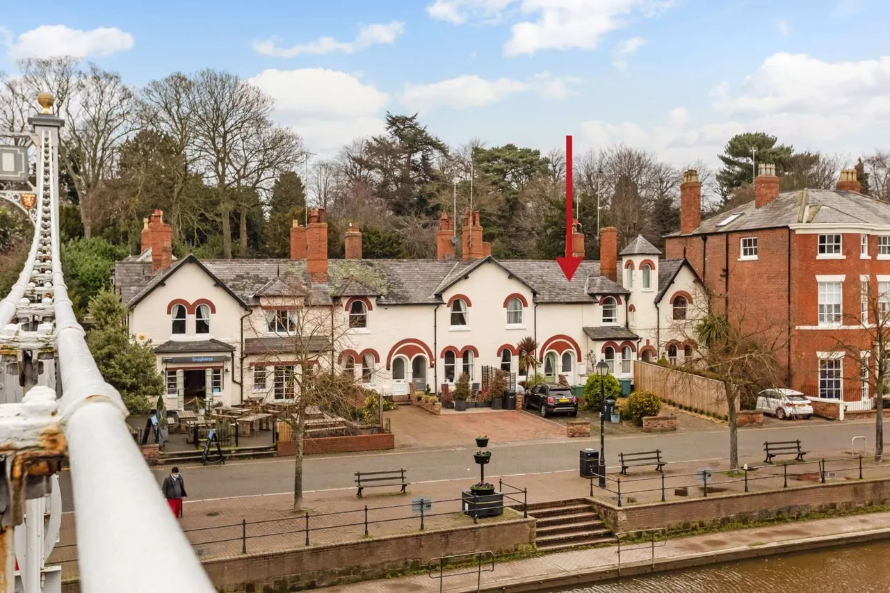 3 bed house for sale — The Groves, Chester, Cheshire, CH1 1SD