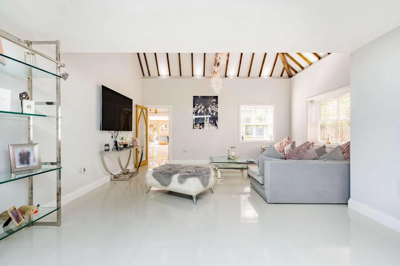 Coolgardie Road, Ashford, Surrey, TW15 1ES, photo 3