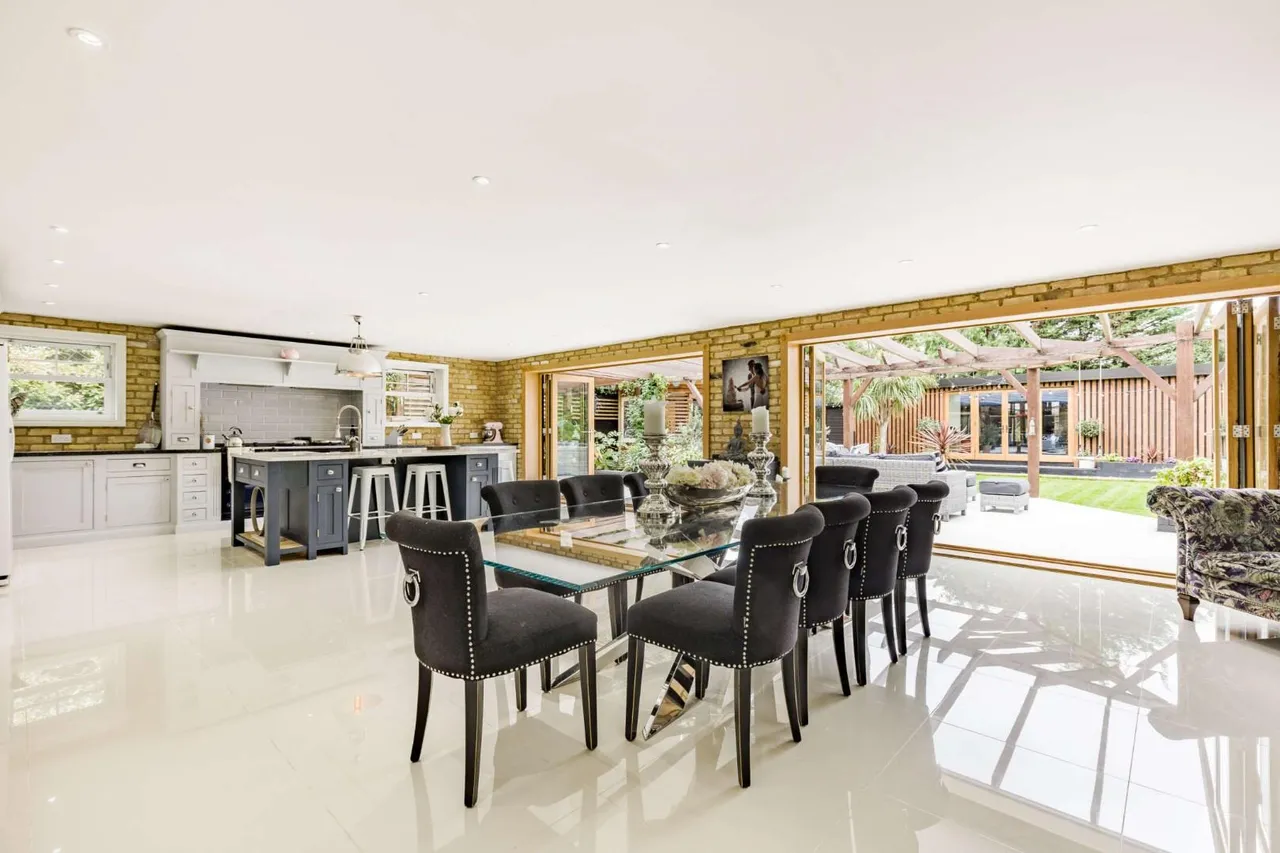 Coolgardie Road, Ashford, Surrey, TW15 1ES, photo 2