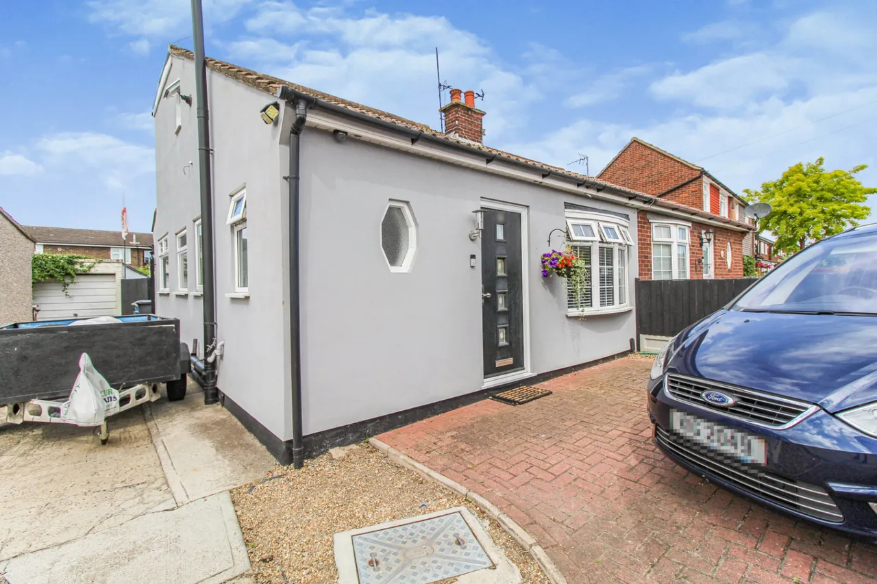3 bed house for sale, Cloisters, Stanford Le Hope, SS17