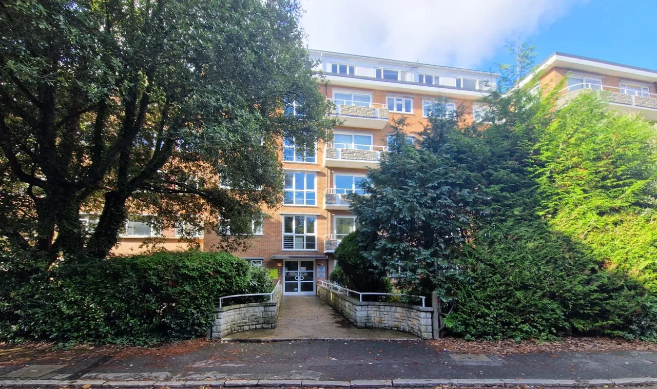 Chine Crescent, Bournemouth, BH2 5LA, photo 2