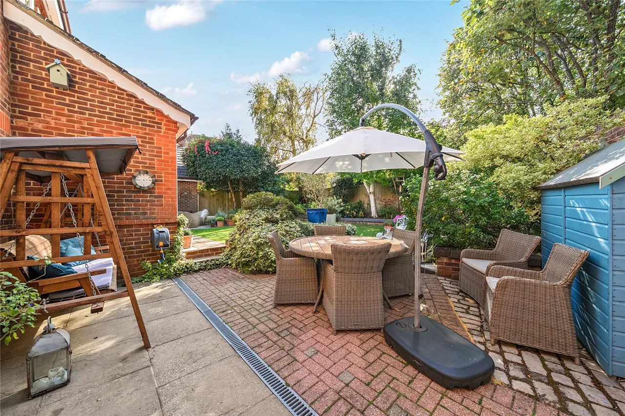 Mallards Way, Lightwater, GU18, photo 20