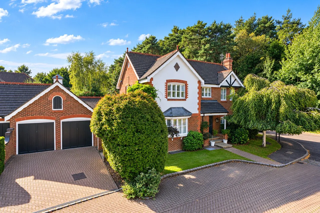 5 bed house for sale, Mallards Way, Lightwater, GU18