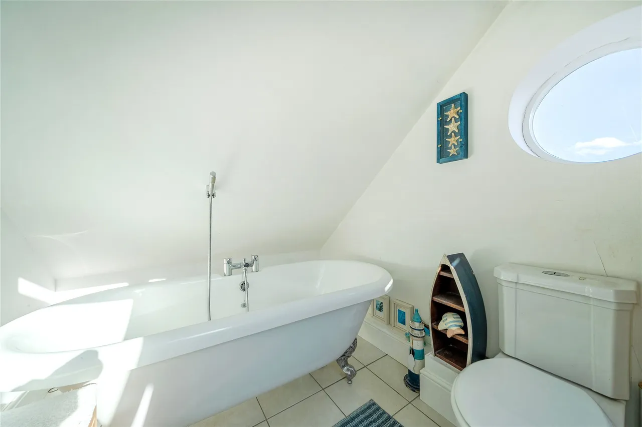Mallards Way, Lightwater, GU18, photo 19