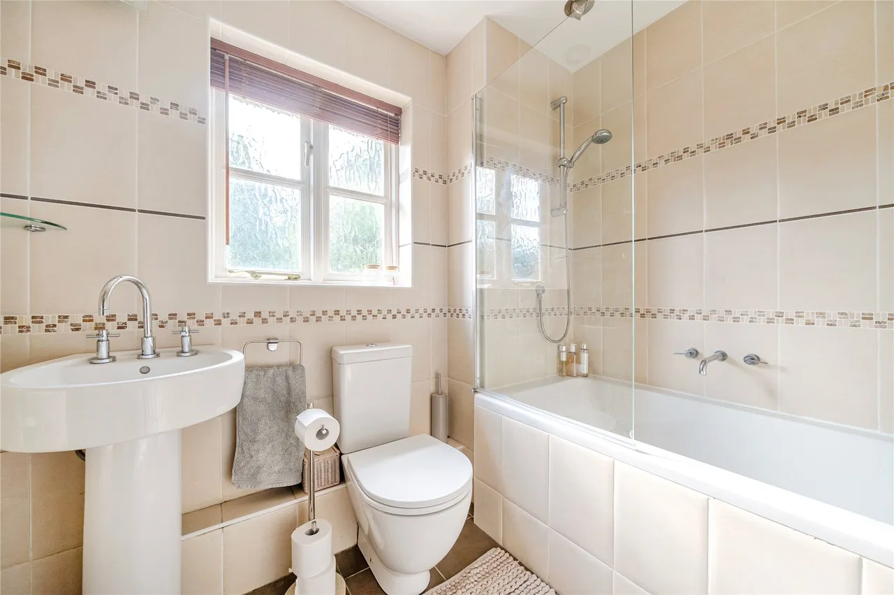 Mallards Way, Lightwater, GU18, photo 14
