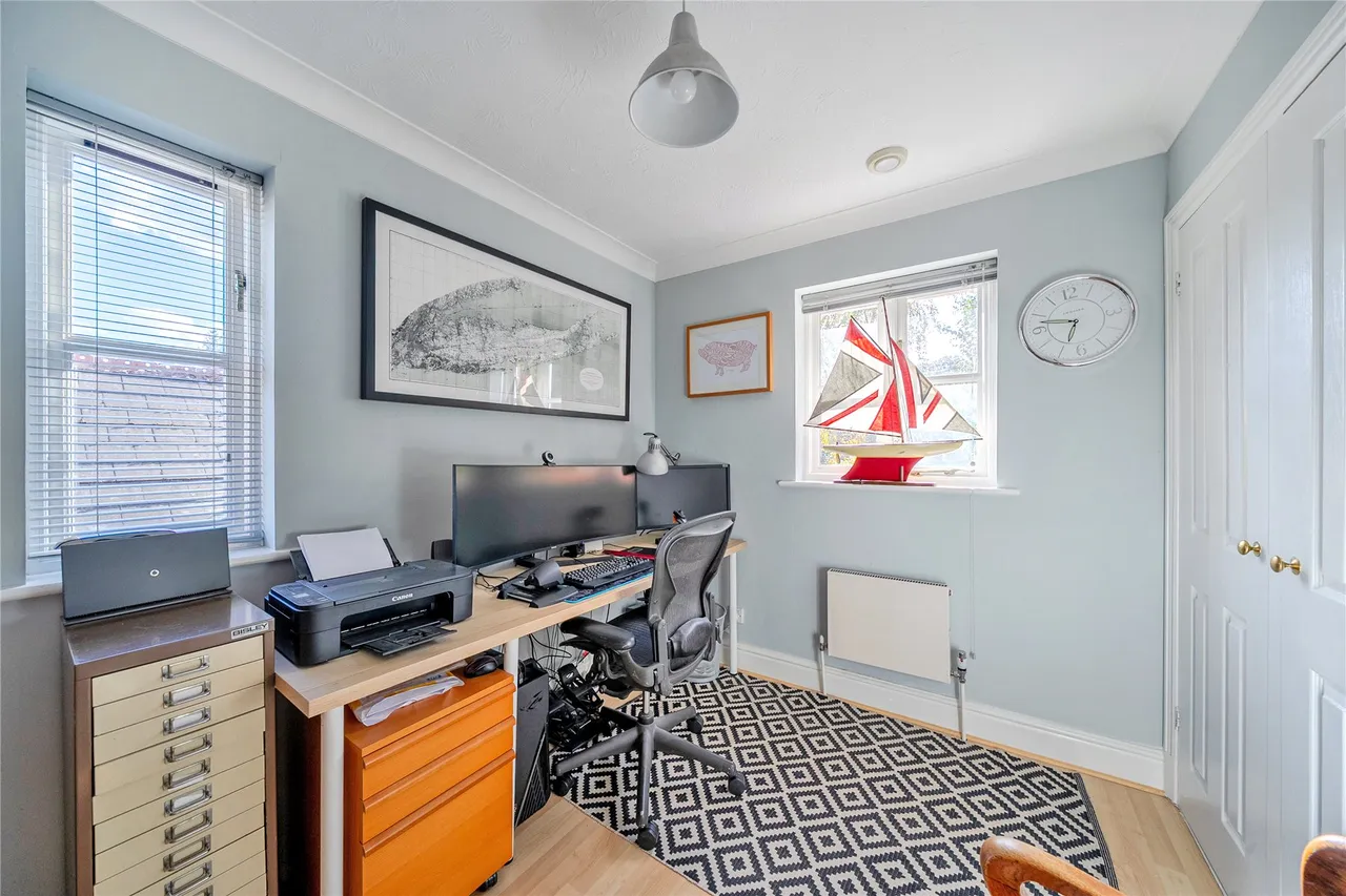 Mallards Way, Lightwater, GU18, photo 13
