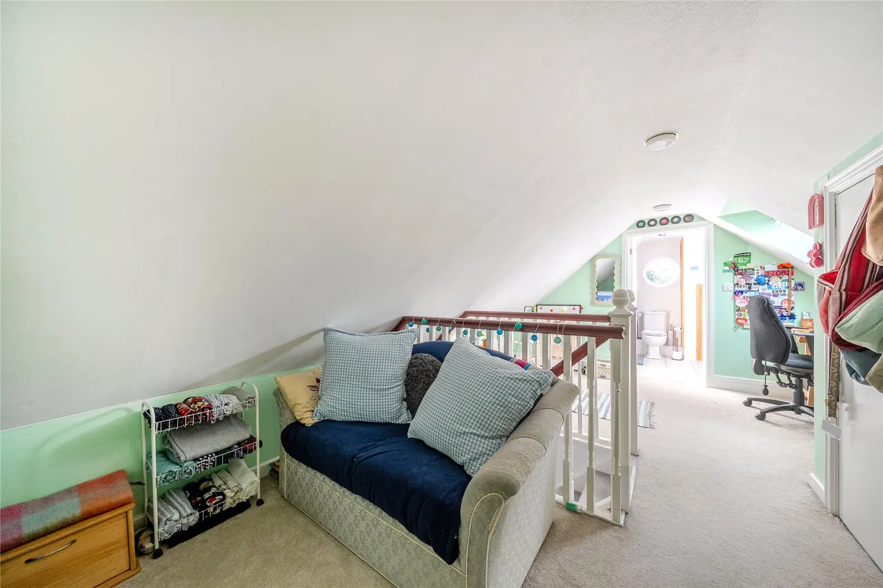 Mallards Way, Lightwater, GU18, photo 16