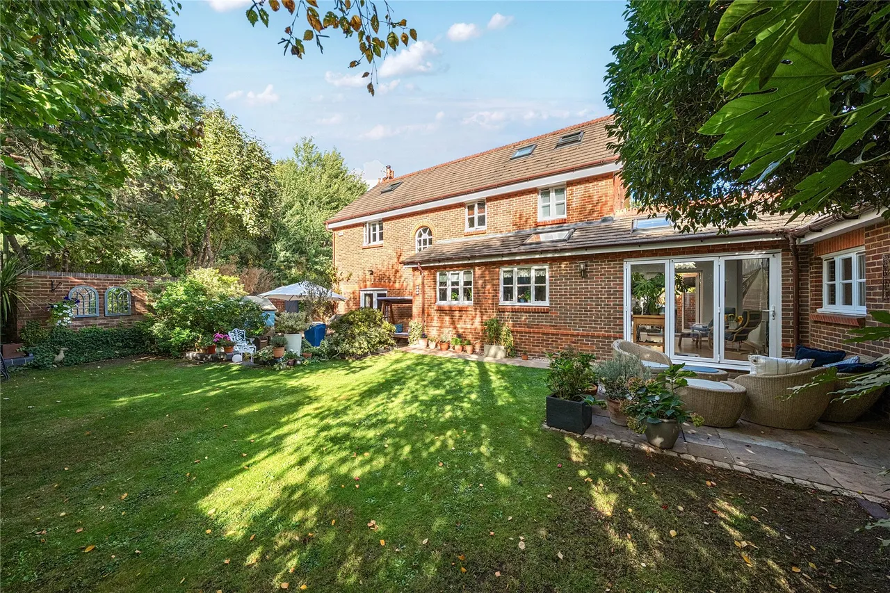 Mallards Way, Lightwater, GU18, photo 2