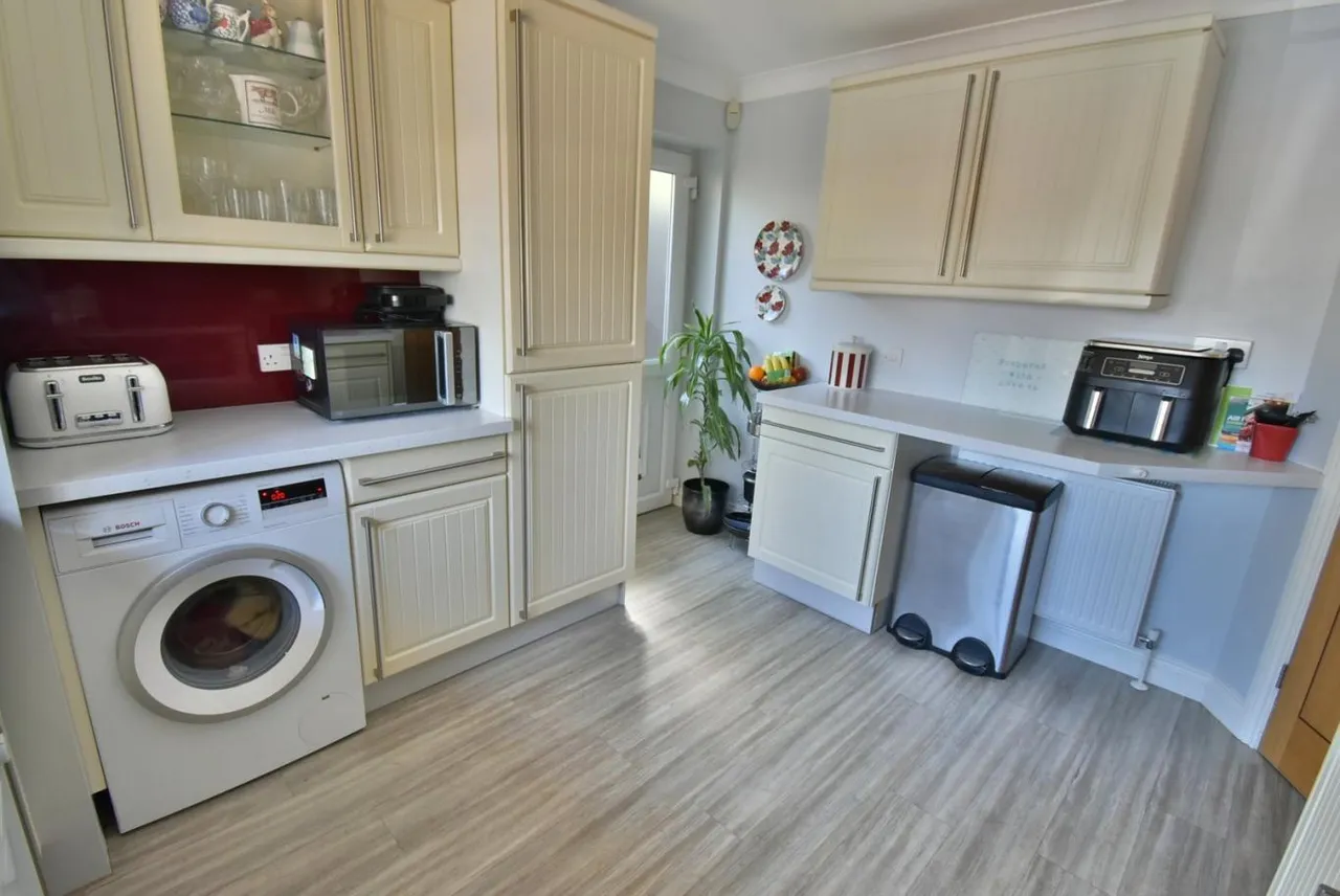 Jenni Close, BH11, photo 5