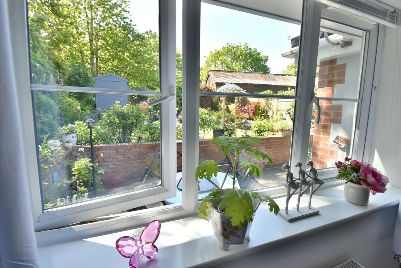 Jenni Close, BH11, photo 6