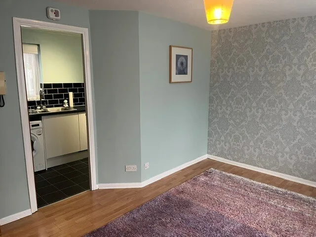 Greyhound Road, SM1, photo 7