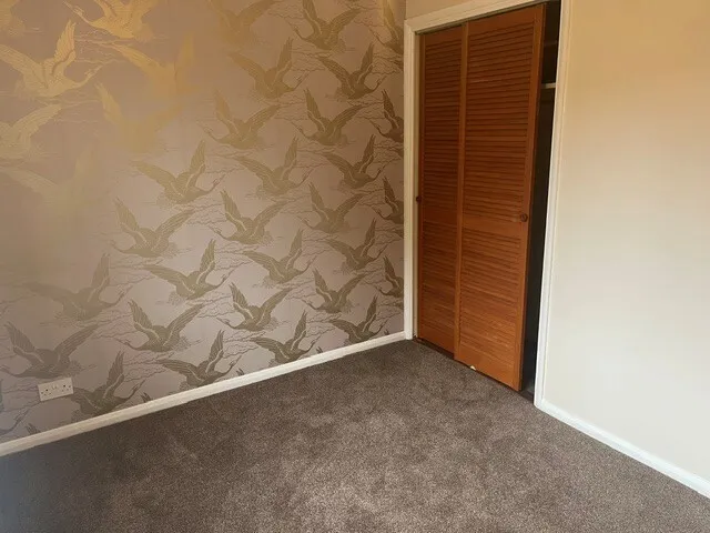 Greyhound Road, SM1, photo 5