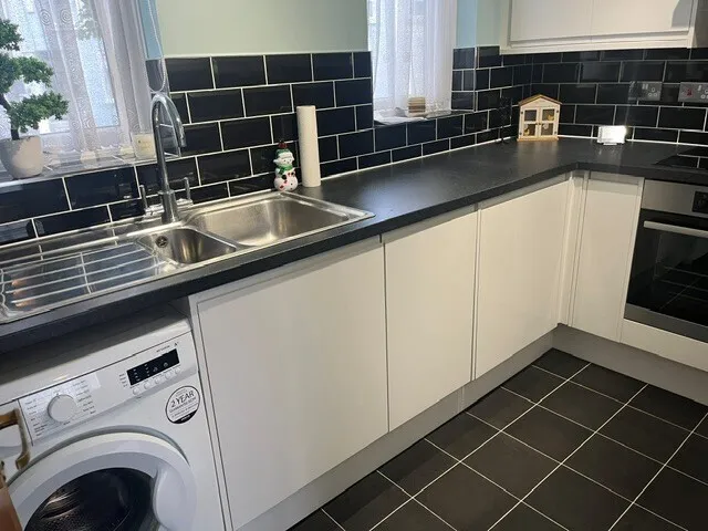 Greyhound Road, SM1, photo 9