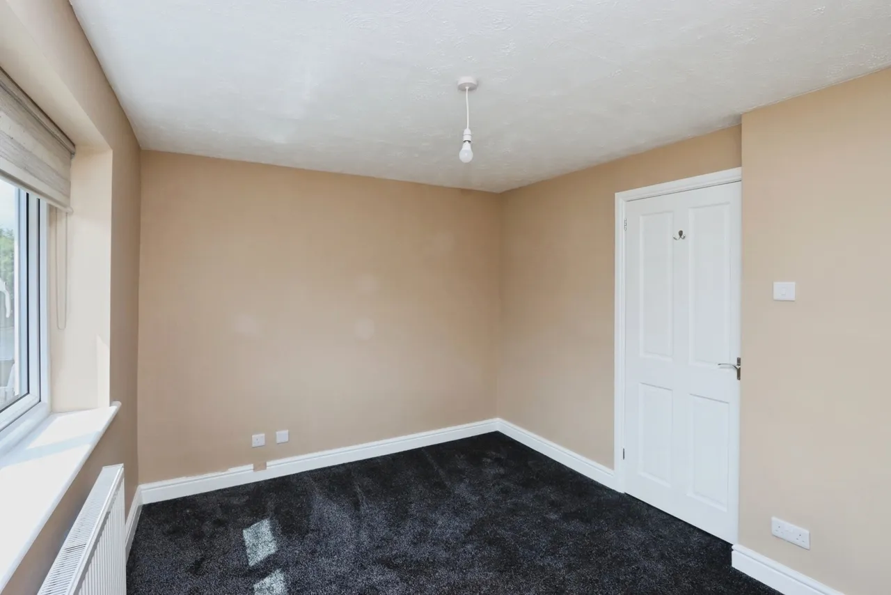Oakworth Close, Halfway, Sheffield, S20, photo 10