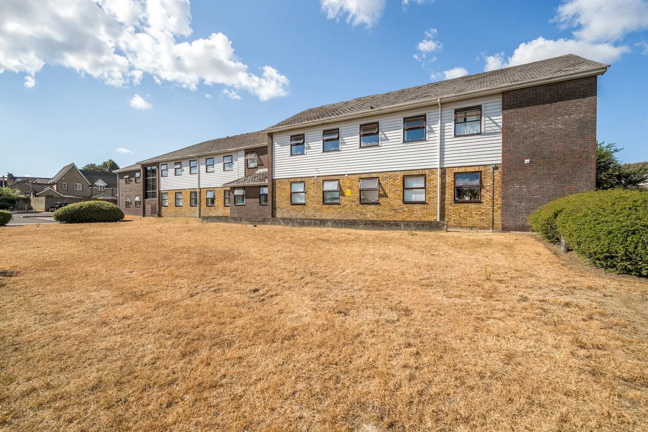 2 bed flat for sale — Hartington Close, Orpington, BR6