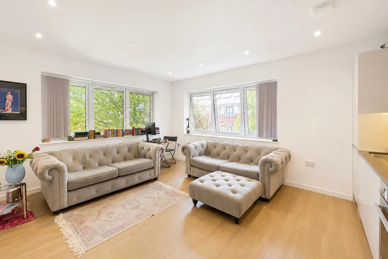 29 River Court, WOKING, photo 2