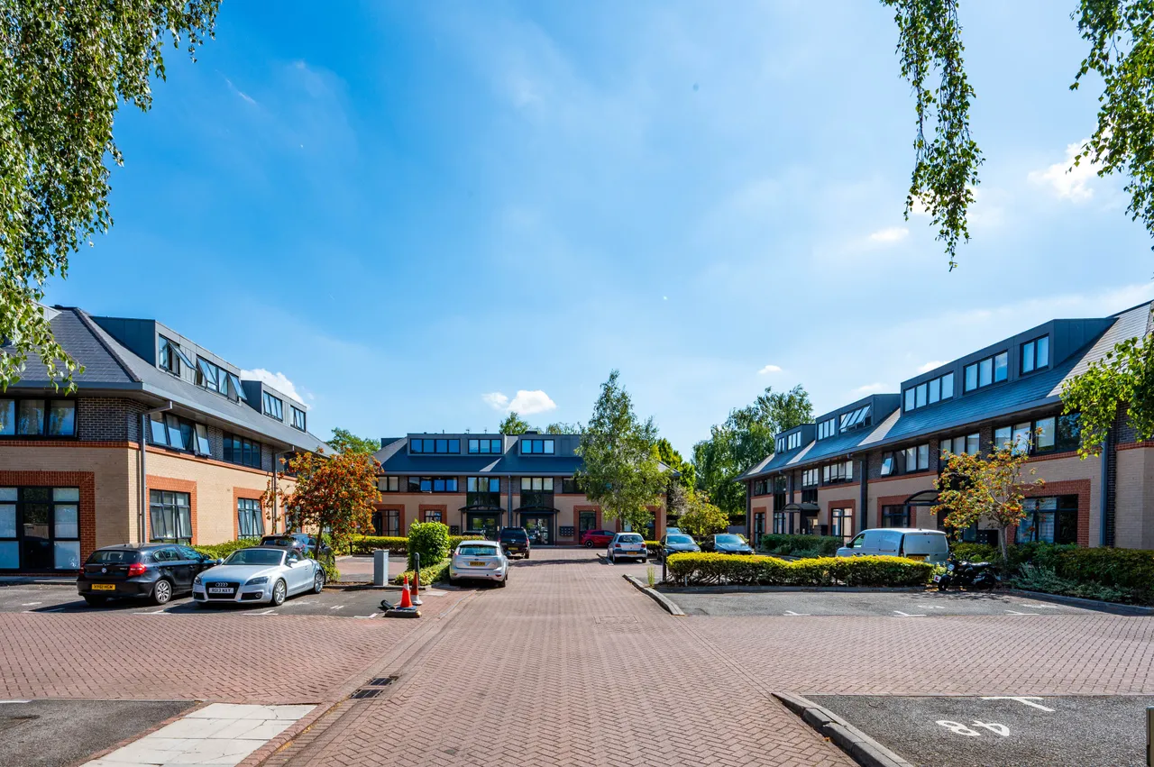 29 River Court, WOKING, photo 8