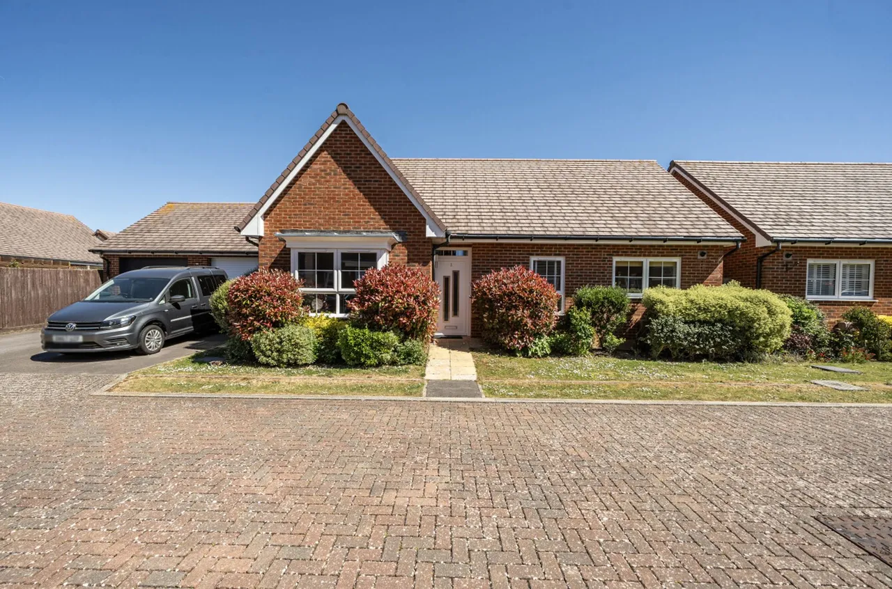 3 bed property for sale, Jodrell Place, Selsey, PO20