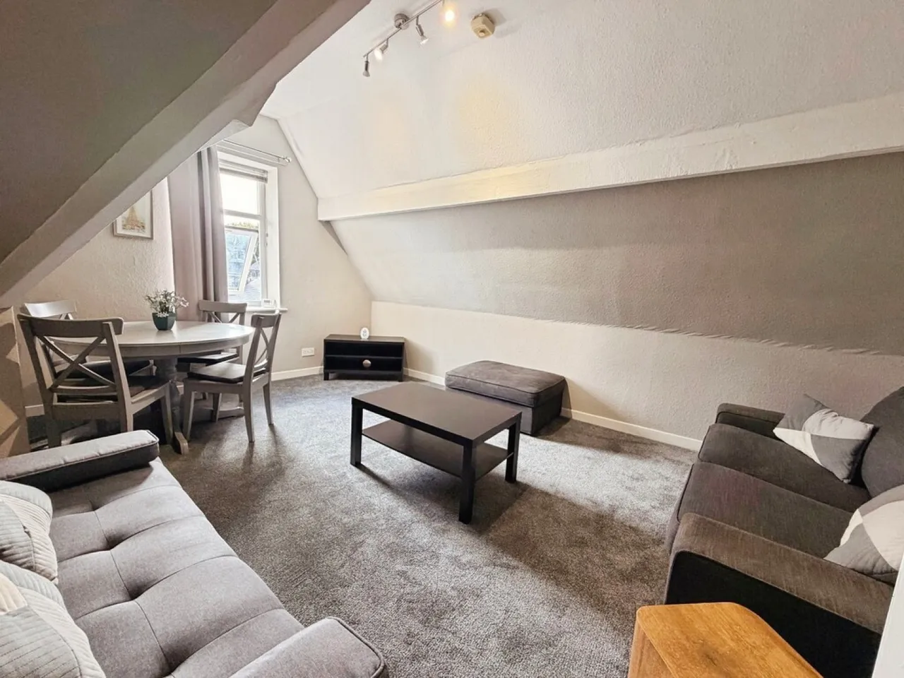 Town Street, Horsforth, LS18, photo 2