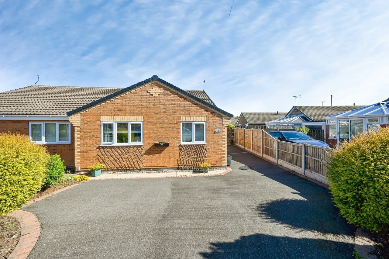 2 bed property for sale — Rolaine Close, Mansfield Woodhouse, Mansfield, Nottinghamshire, NG19