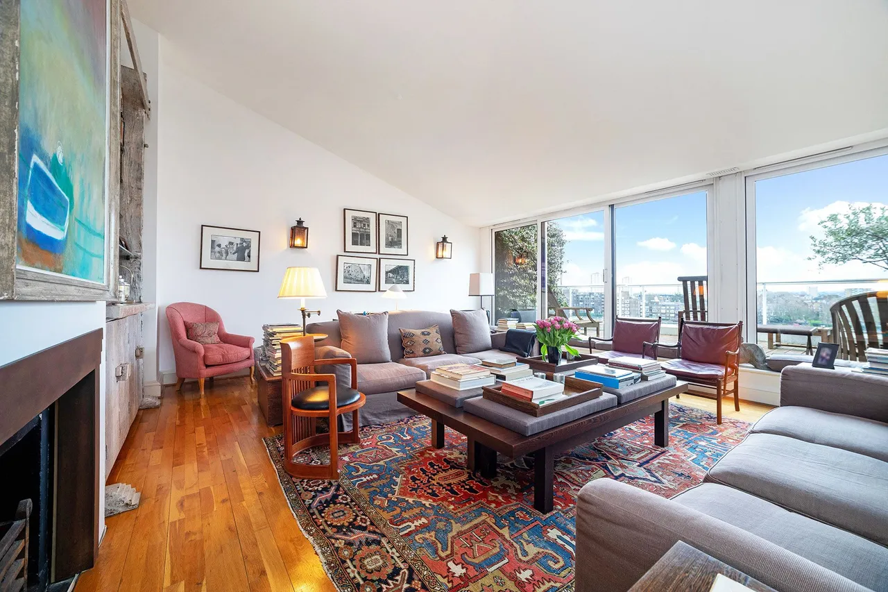 3 bed flat for sale, Chelsea Crescent, London, SW10
