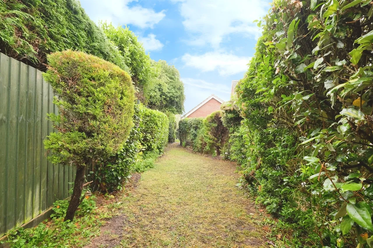 Cornpoppy Avenue, Monmouth, NP25, photo 7
