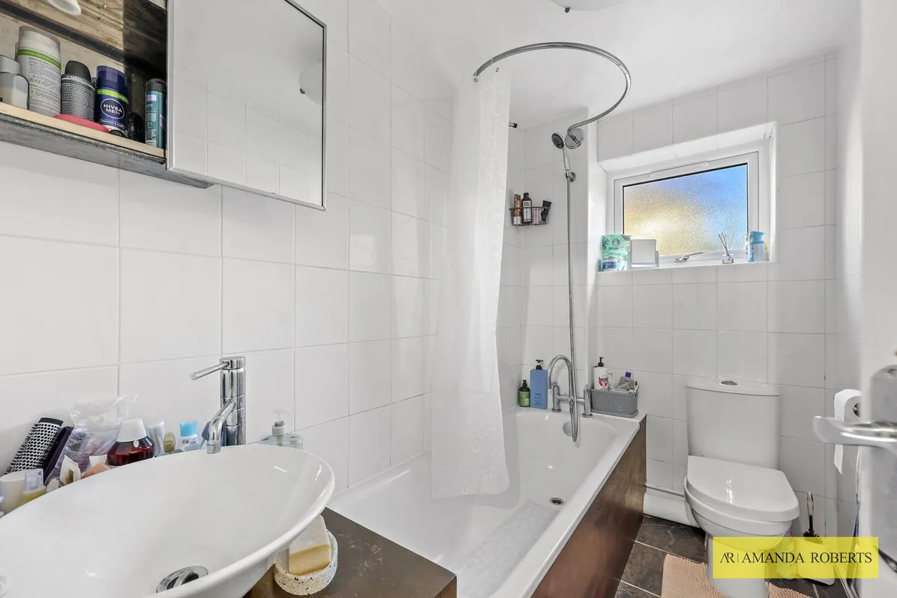 High Road, Buckhurst Hill, photo 10