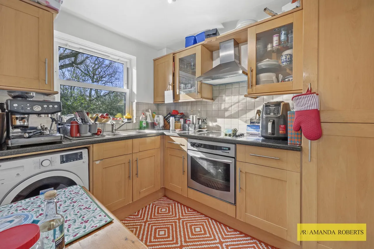 High Road, Buckhurst Hill, photo 5