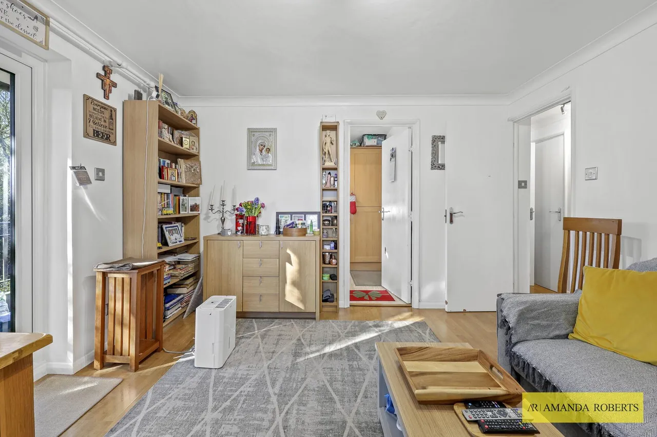 High Road, Buckhurst Hill, photo 7