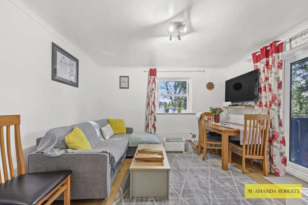 High Road, Buckhurst Hill, photo 9