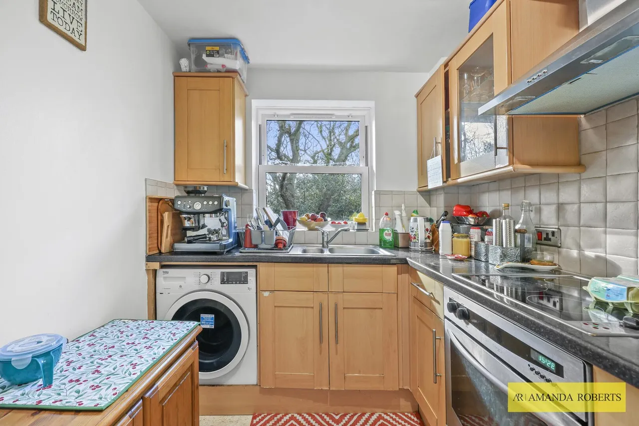 High Road, Buckhurst Hill, photo 6