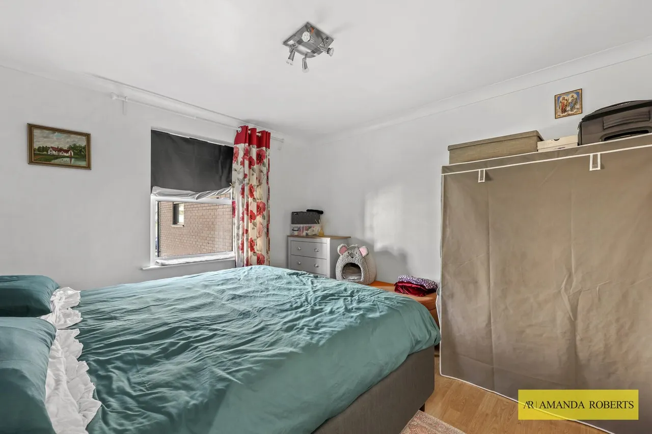High Road, Buckhurst Hill, photo 11