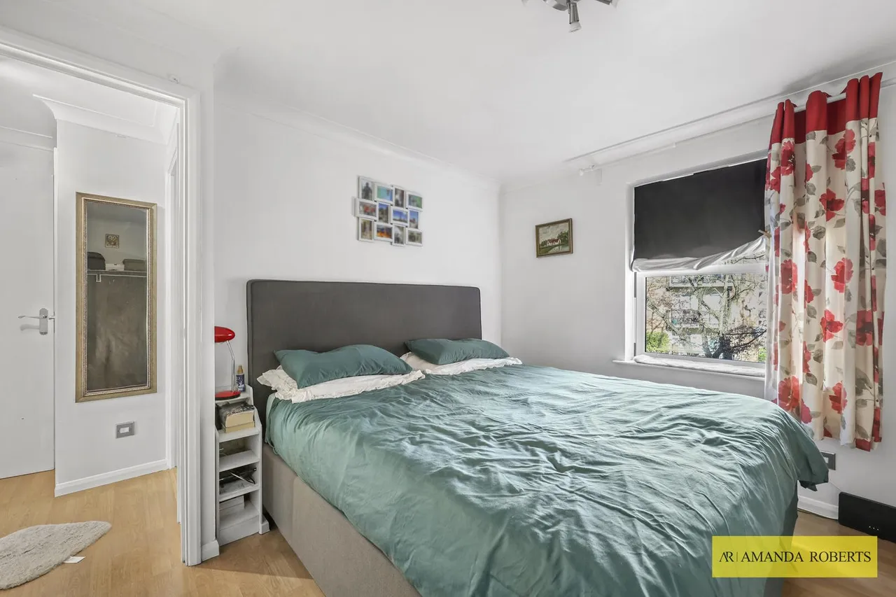 High Road, Buckhurst Hill, photo 12