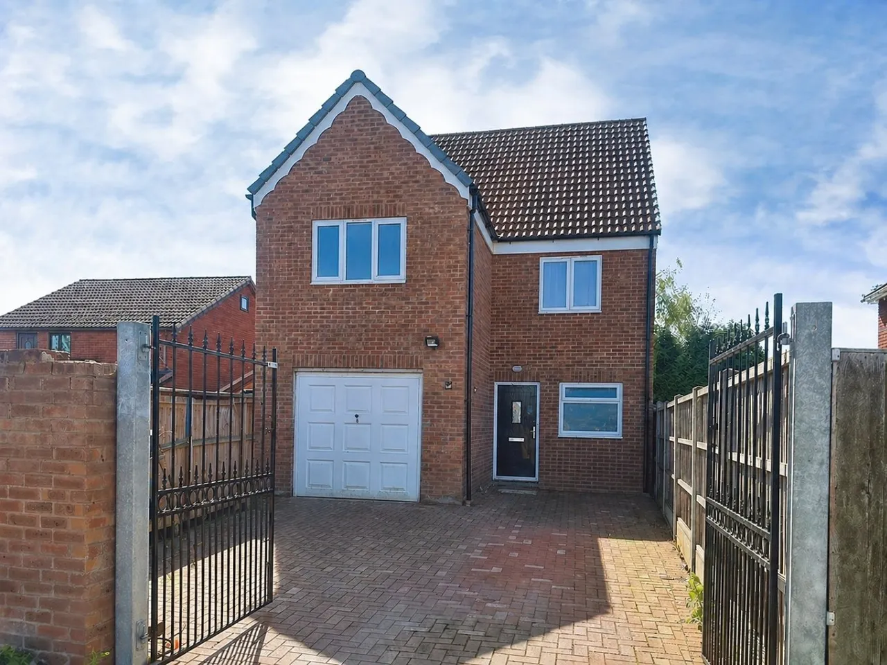 4 bed house for sale — Victoria Court, Hadley, Telford TF1 5FL