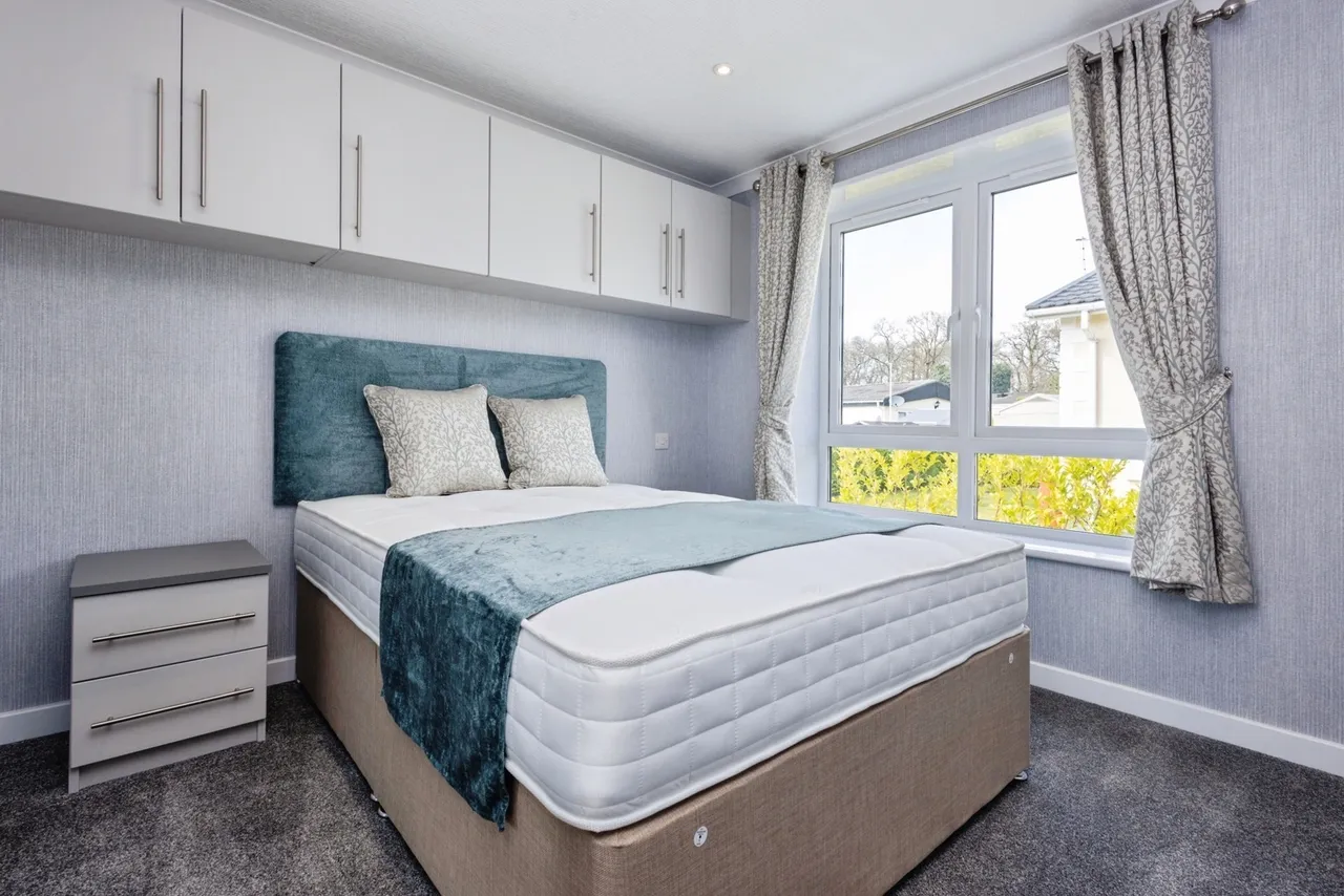 Portsmouth Road, Thursley, GU8, photo 4